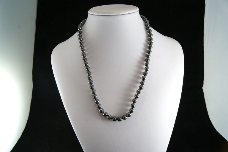 Collar Hematite