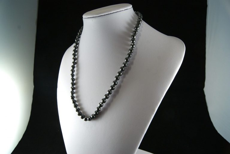 Collar Hematite