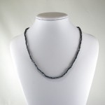 Collar Espinela gris