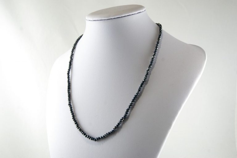 Collar Espinela Gris