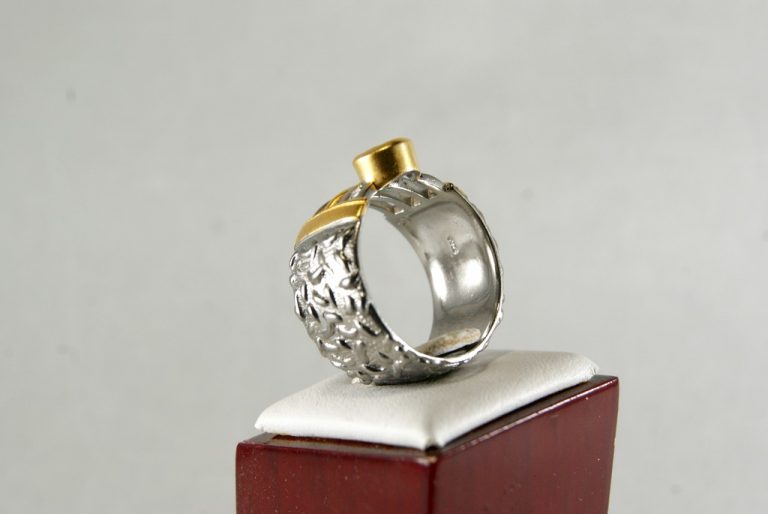 Anillo de Plata con Zafiro