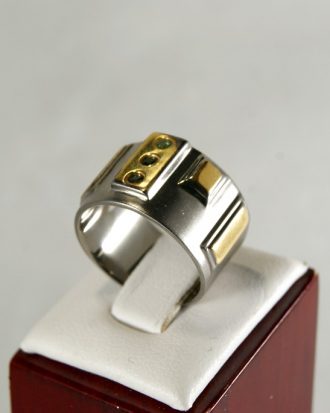 Anillo de Plata con Gemas