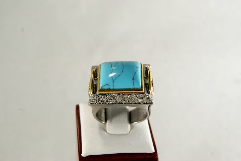 Anillo de Plata con Howlita Azul