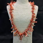 COLLAR DE RAMAS DE CORAL ROJO